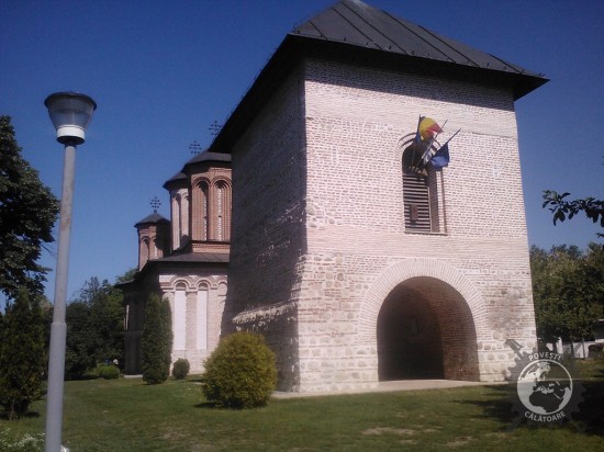 Intrarea în Mănăstirea Snagov